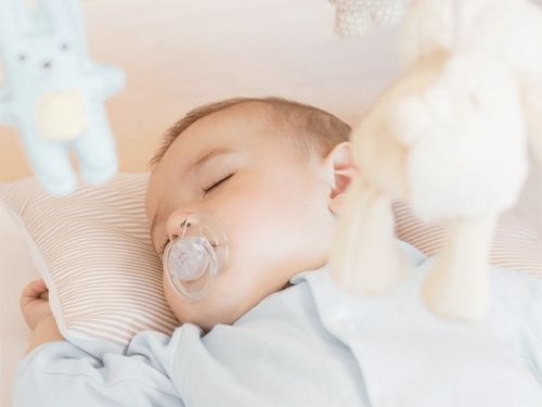 培养婴幼儿良好睡眠质量的方法不包括